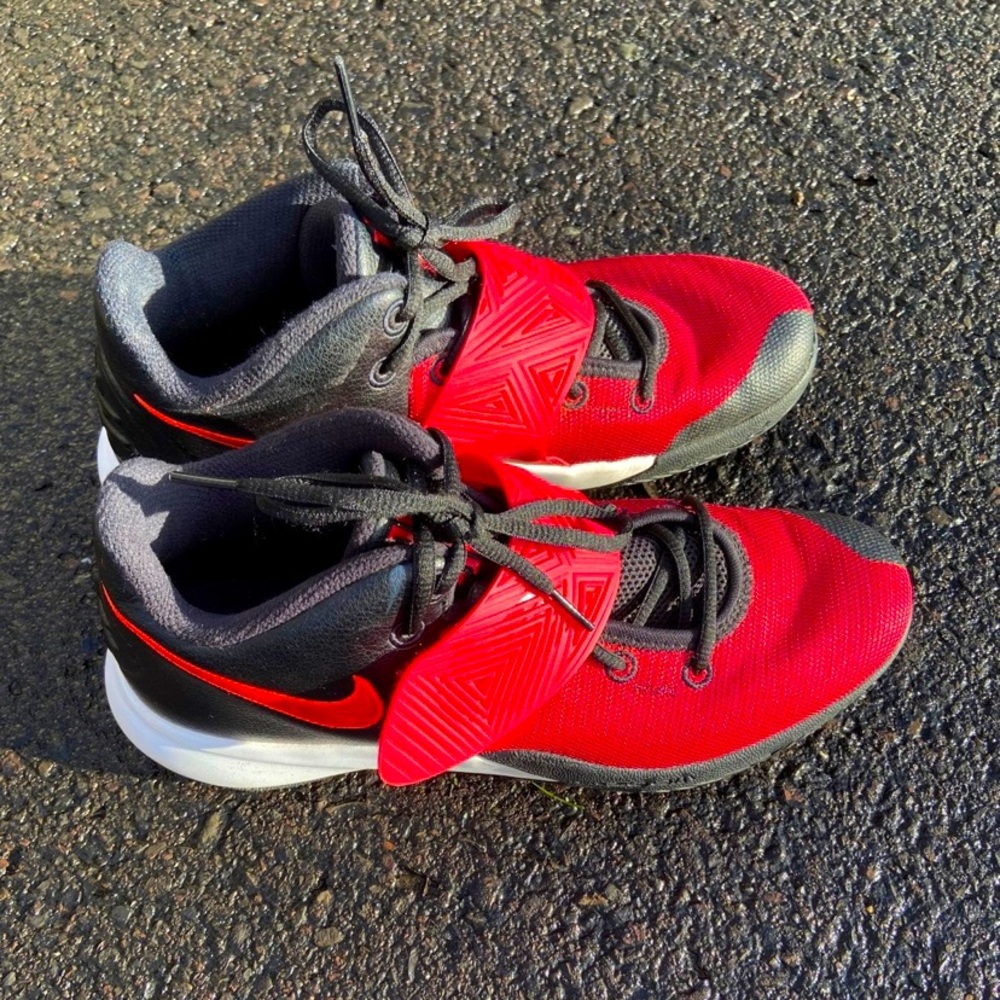 Nike mens Kyrie Flytrap 3 'Bred' sneakers